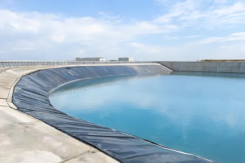 Potable water reservoir with geomembrane liner