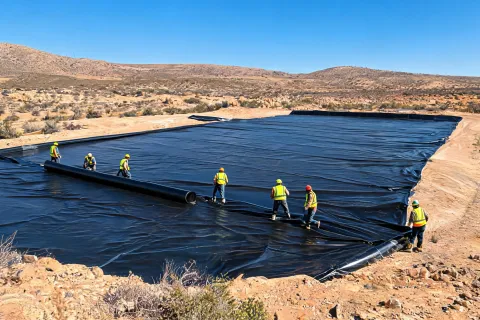 Heap leach pad geomembrane installation